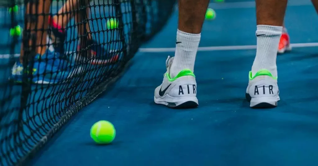 tennis shoes nike air