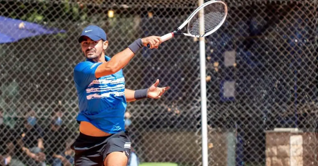 tennis player with a forehand volley