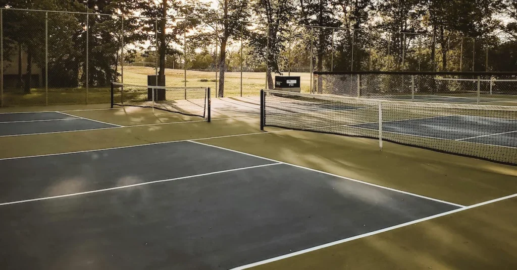 how much does a tennis court cost
