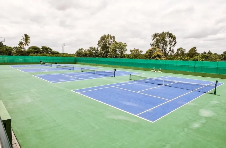 How much does a tennis court cost
