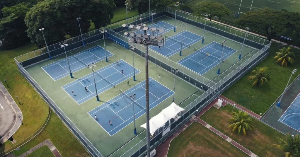 How much does a tennis court cost with features